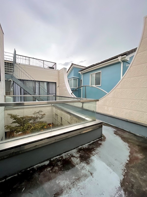世田谷区中町4丁目RC造中古戸建 現地写真（バルコニー）