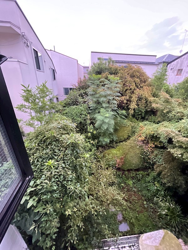 世田谷区中町4丁目RC造中古戸建 現地写真（庭）