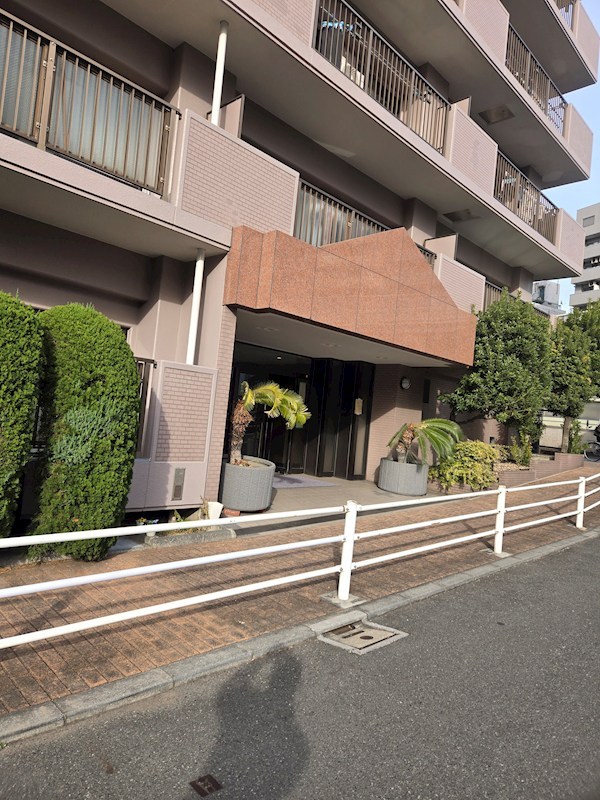 メイツ大森西 現地写真（玄関）