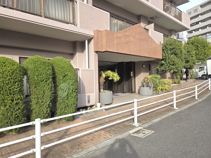 メイツ大森西 現地写真（玄関）