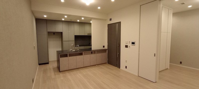 ＨＡＲＵＭＩ　ＦＬＡＧ　ＰＡＲＫ　ＶＩＬＬＡＧＥ　Ｔ棟 内観写真（リビング）