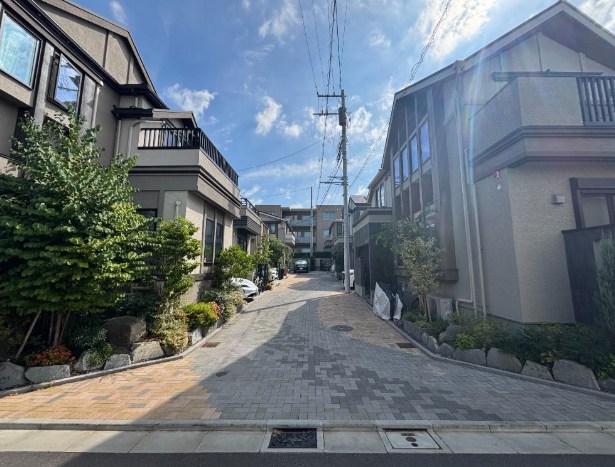 世田谷区深沢６丁目　中古戸建　限定1棟 現地写真（前面道路含む現地写真）