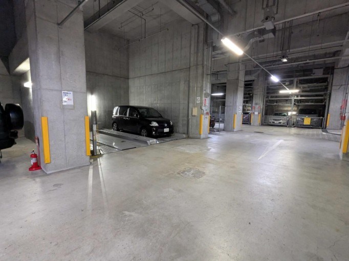 グラン・エステ川崎ツインタワー弐番館 共用部写真（駐車場）