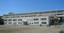 川崎市宮前区宮崎６丁目　中古戸建　限定1棟 小学校