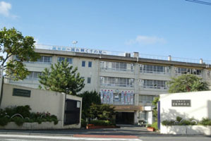 川崎市宮前区宮崎６丁目　中古戸建　限定1棟 中学校