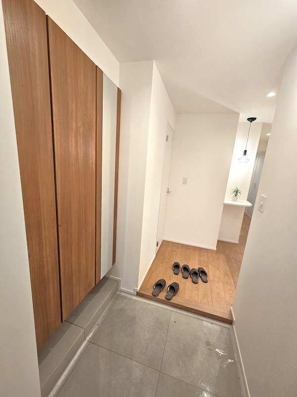 クレッセント目黒青葉台 現地写真（玄関）