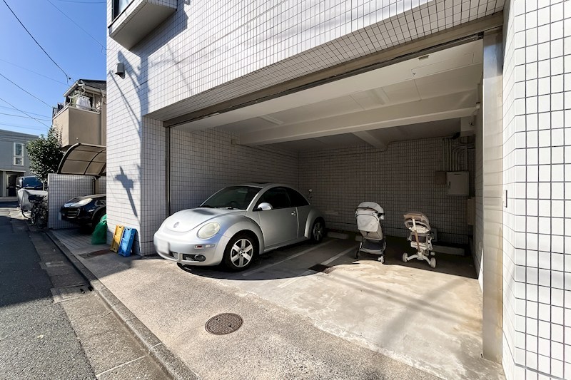 グランドメルシー駒沢 共用部写真（駐車場）