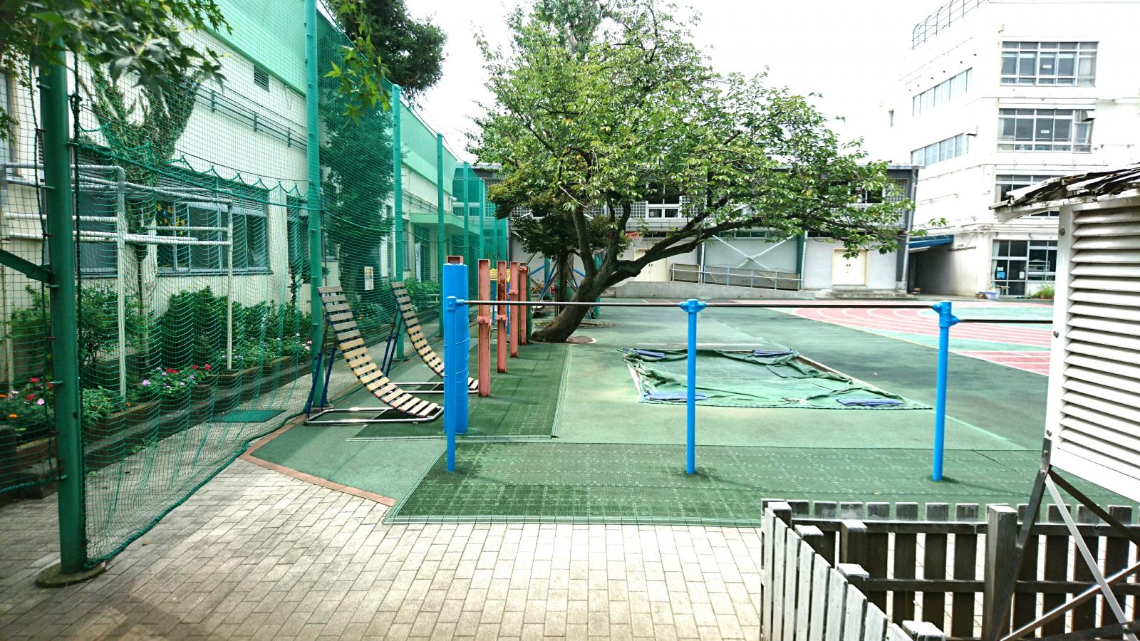 新宿区西落合１丁目　中古戸建　限定1棟 小学校
