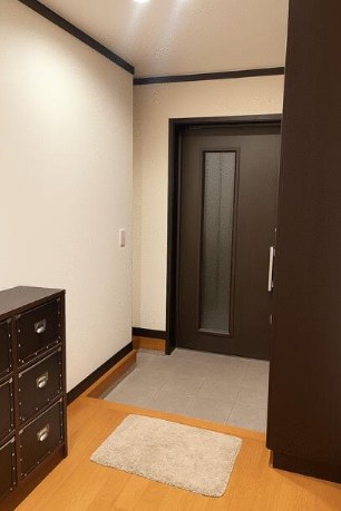 川崎市中原区上小田中７丁目　中古戸建　限定1棟 現地写真（玄関）