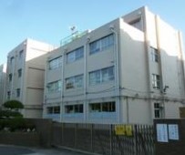 世田谷区成城７丁目　新築戸建　A号棟 中学校