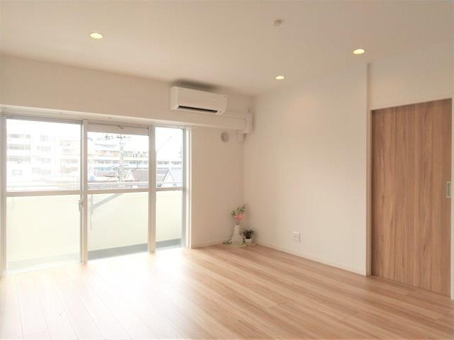 アクシア新宿御苑 同仕様写真（リビング）