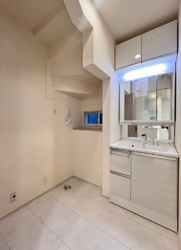 調布市柴崎２丁目　新築戸建　2号棟 内観写真（洗面台・洗面所）