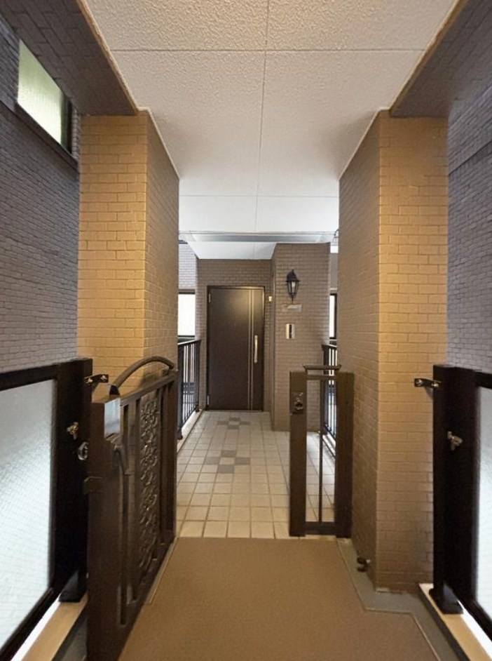 日神パレステージ信濃町 現地写真（玄関）