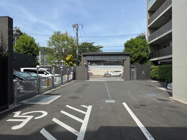 パークホームズ用賀一丁目 共用部写真（駐車場）