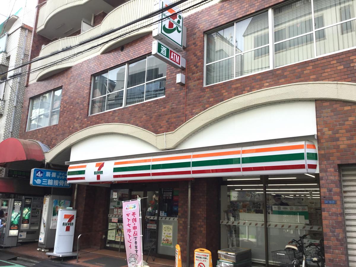 パークコート市谷仲之町 コンビニ