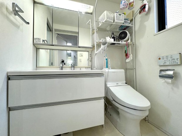 文京区本駒込４丁目　中古戸建　限定1棟 内観写真（洗面台・洗面所）