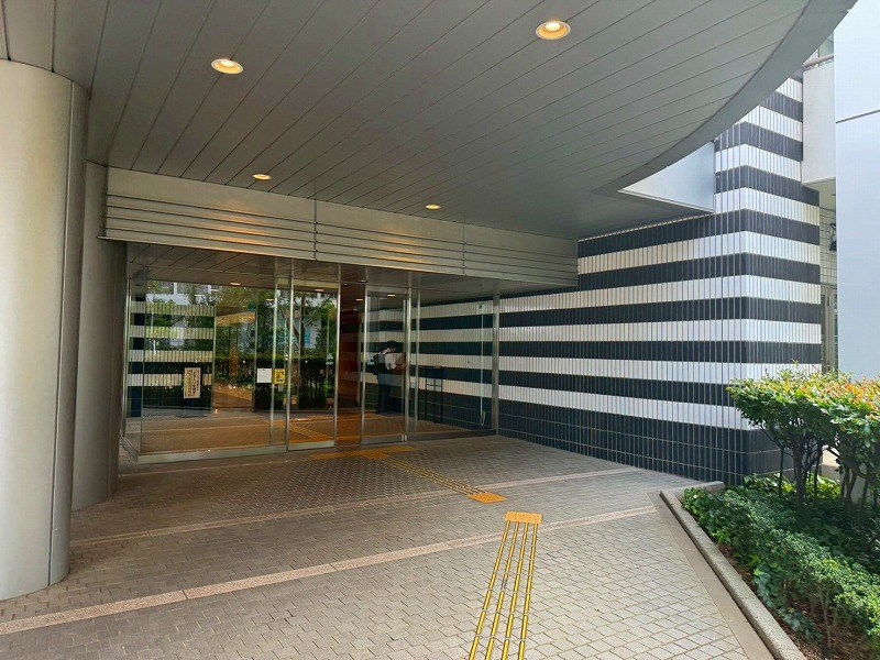 Ｗ　Ｃｏｍｆｏｒｔ　Ｔｏｗｅｒｓ　ＷＥＳＴ 共用部写真（エントランス）