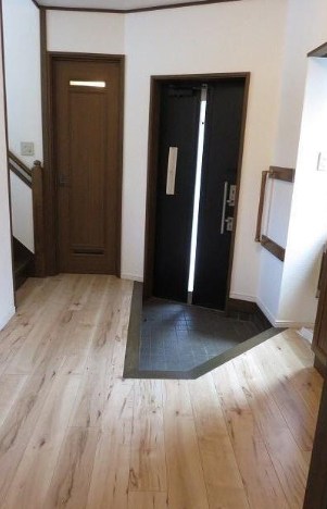 渋谷区富ヶ谷１丁目　中古戸建　限定1棟 現地写真（玄関）