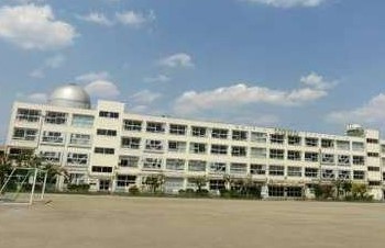 シャンボール弦巻 中学校