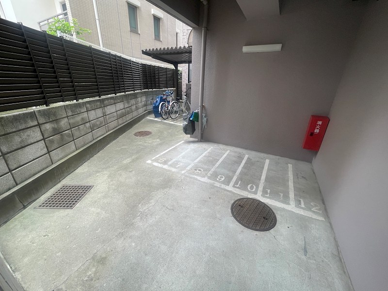 ナイスアーバン大井 共用部写真（駐車場）