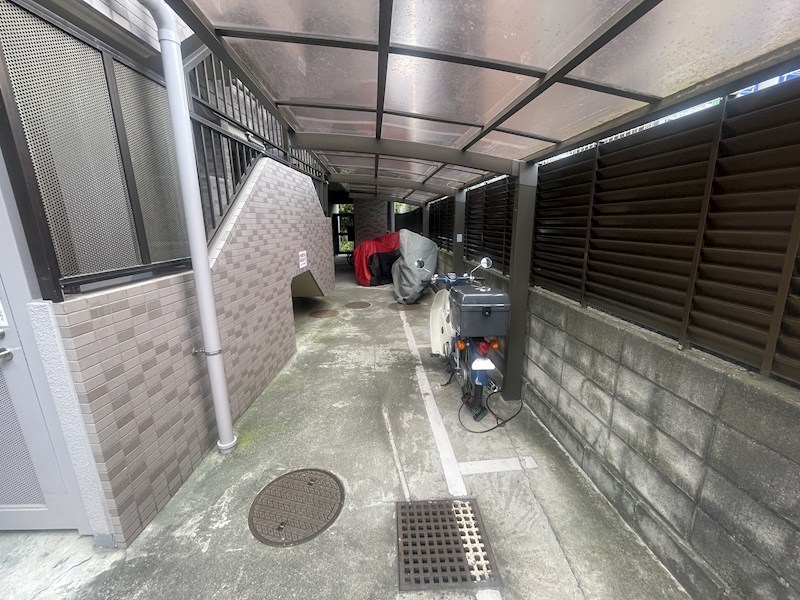 ナイスアーバン大井 共用部写真（駐車場）
