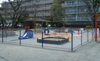 クラウンコーポラス  公園