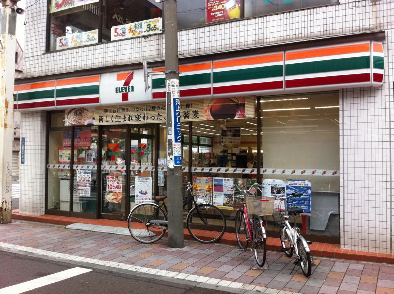 クラウンコーポラス  コンビニ