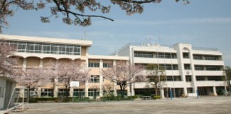 クラウンコーポラス  中学校