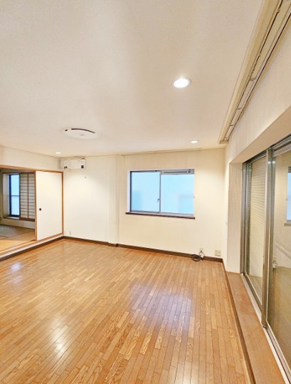 文京区本駒込４丁目　中古戸建　限定1棟 内観写真（リビング以外の居室）