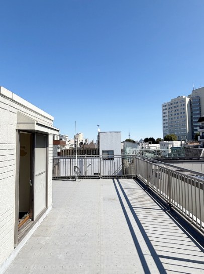 文京区本駒込４丁目　中古戸建　限定1棟 現地写真（バルコニー）