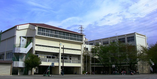 ドルフ青葉台３号棟 小学校