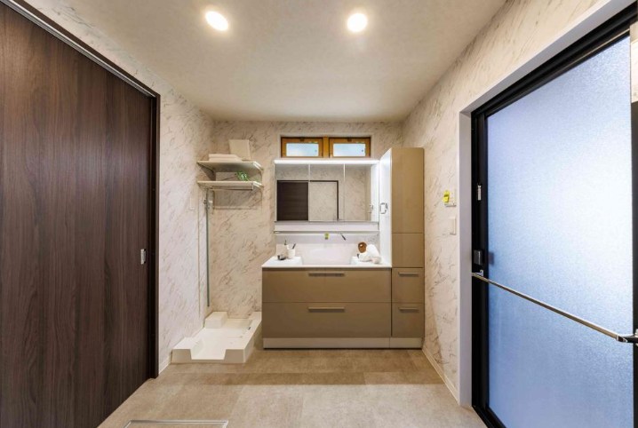 横浜市港北区日吉本町５丁目　中古戸建　限定1棟 内観写真（洗面台・洗面所）