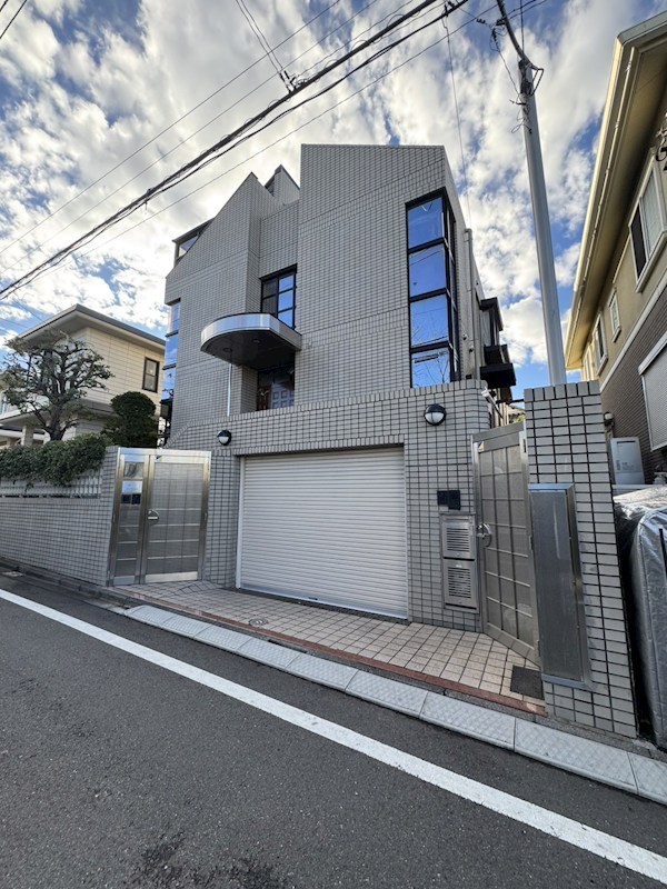 世田谷区中町１丁目 中古戸建 全1棟 現地写真（駐車場）