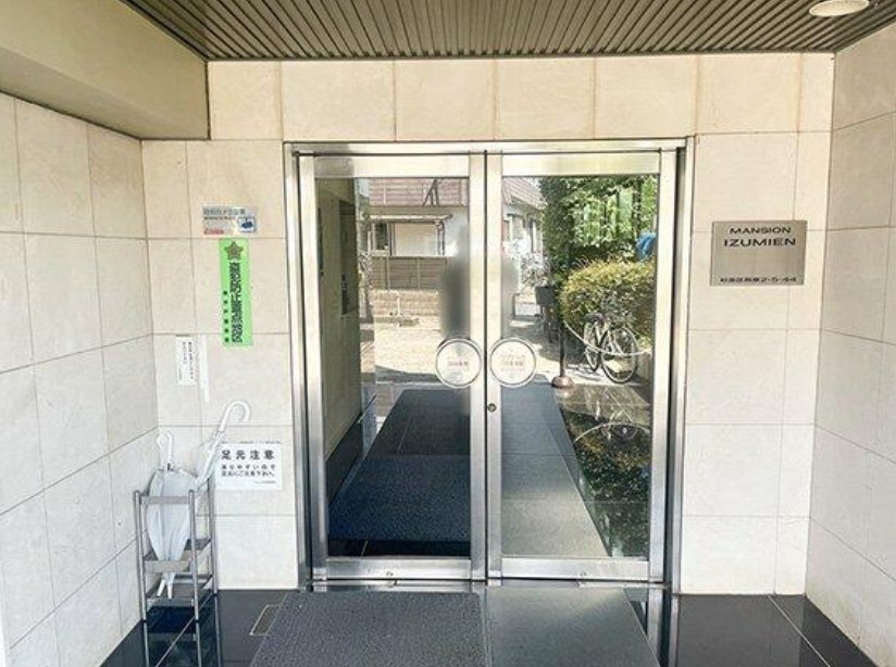マンション和泉苑 共用部写真（エントランス）