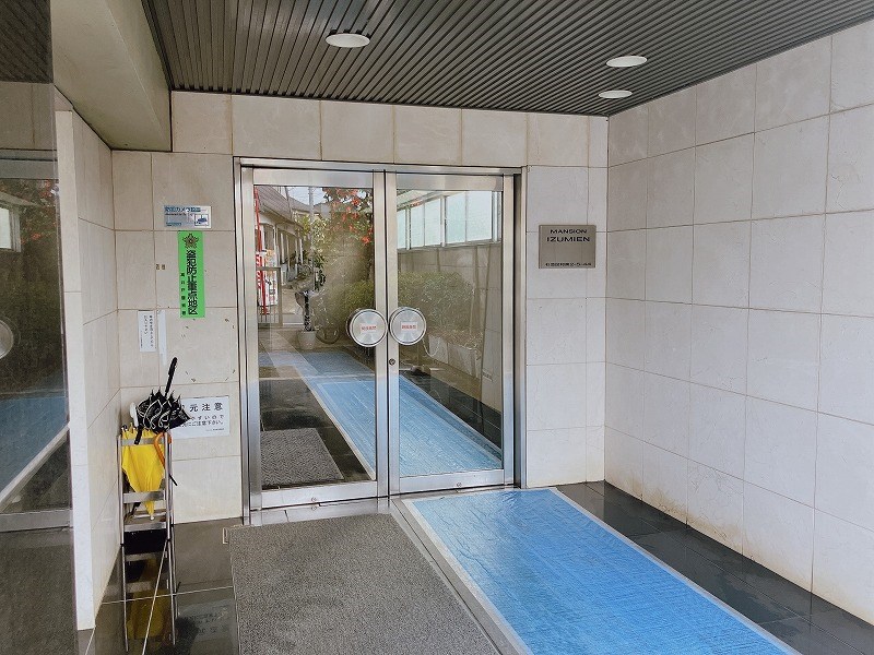 マンション和泉苑 共用部写真（エントランス）