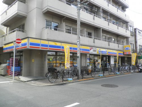 モナーク根岸 コンビニ