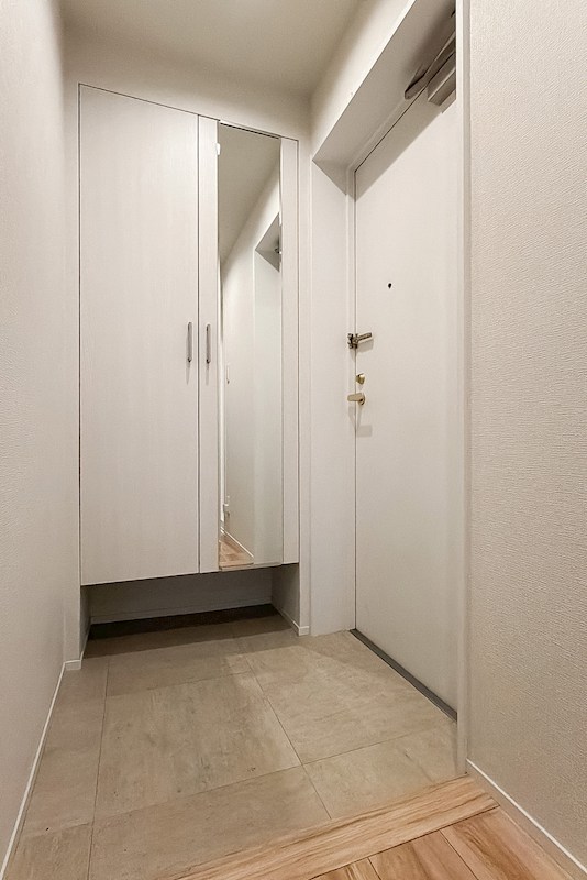 ライオンズガーデン幡ヶ谷 現地写真（玄関）