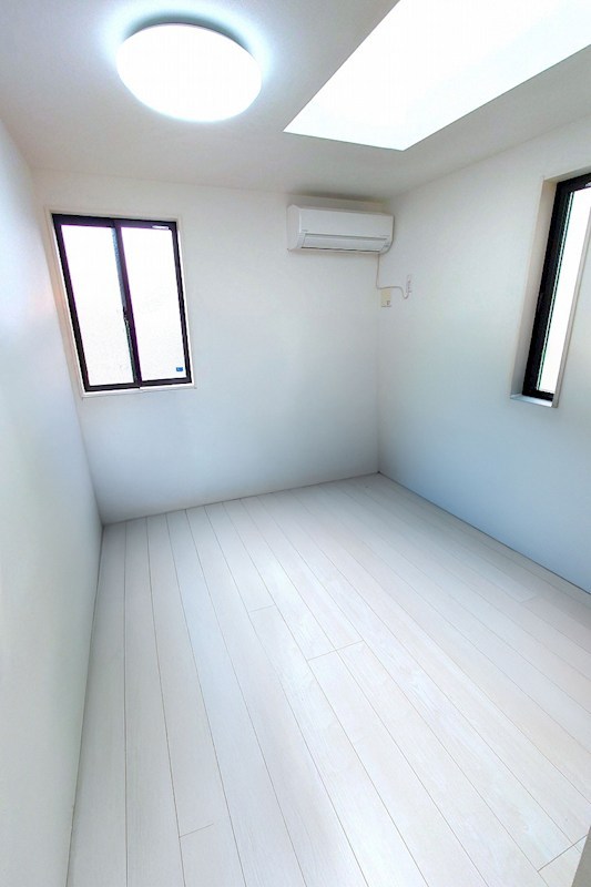 川崎市中原区市ノ坪　中古戸建　全1棟 内観写真（子供部屋）