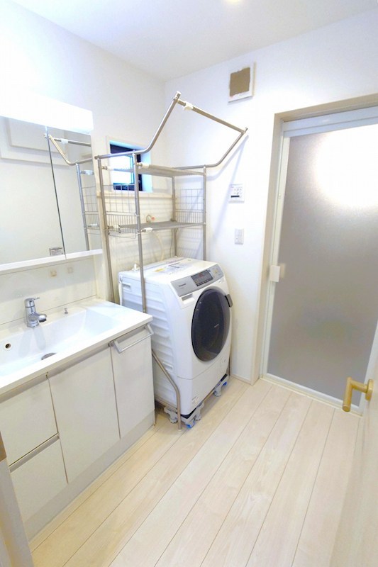 川崎市中原区市ノ坪　中古戸建　全1棟 内観写真（洗面台・洗面所）