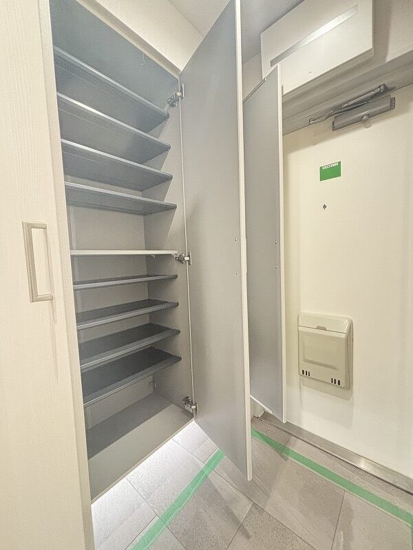 日商岩井大岡山第２マンション　Ｂ棟 内観写真（収納）