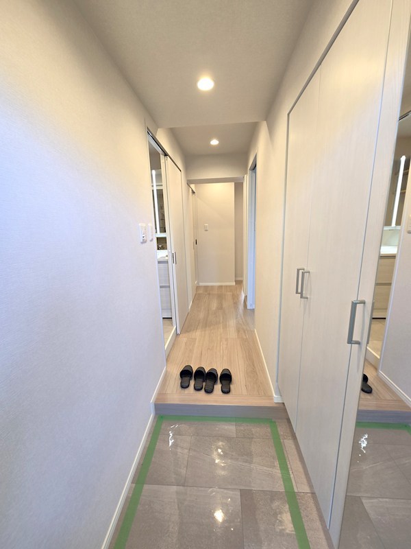 日商岩井大岡山第２マンション　Ｂ棟 現地写真（玄関）