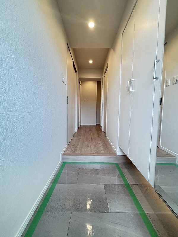 日商岩井大岡山第２マンション　Ｂ棟 現地写真（玄関）