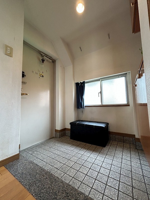 ユニテ藤が丘ウエストテラス 現地写真（玄関）