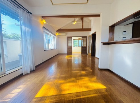 横浜市港北区高田西５丁目　中古戸建　限定1棟 内観写真（リビング）