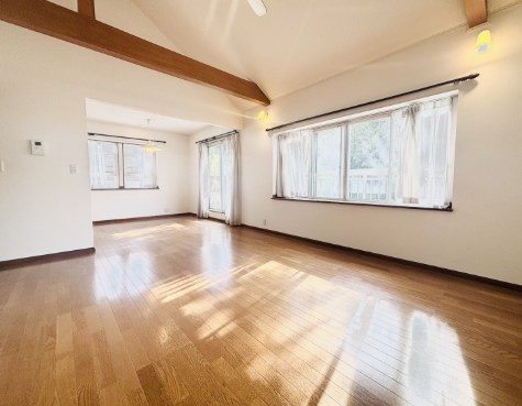 横浜市港北区高田西５丁目　中古戸建　限定1棟 内観写真（リビング）