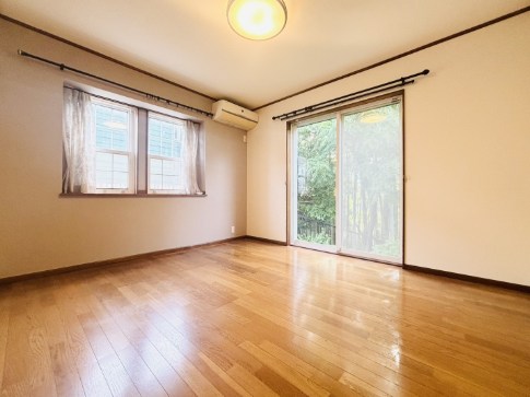 横浜市港北区高田西５丁目　中古戸建　限定1棟 内観写真（リビング以外の居室）