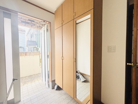 横浜市港北区高田西５丁目　中古戸建　限定1棟 現地写真（玄関）