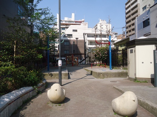 ザ・パークハウス三田タワー 公園