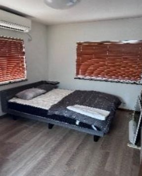 目黒区三田２丁目　中古戸建　限定1棟 内観写真（リビング以外の居室）