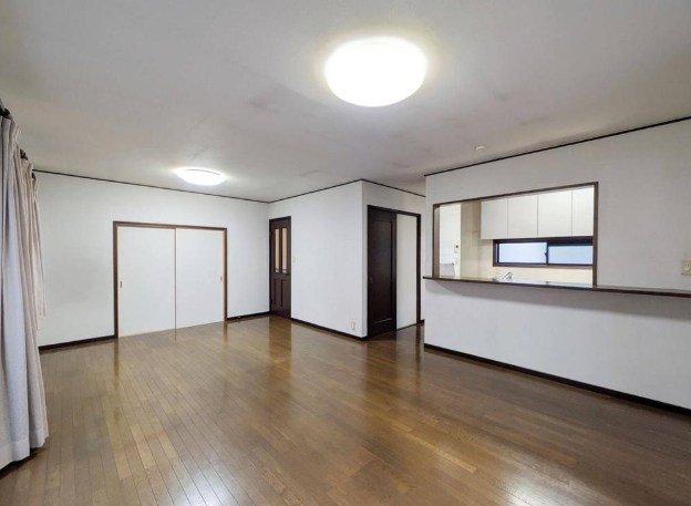 目黒区中目黒４丁目　借地権付き中古戸建　限定1棟 内観写真（リビング）